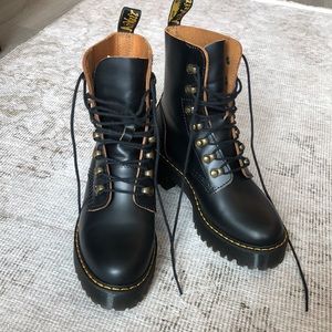 Brand New | Doc Martens Leona Size 6 Boots (Runs Large)